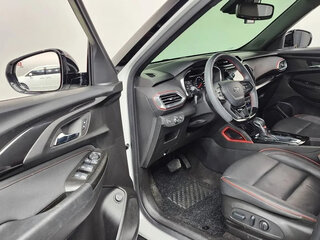 2023 Chevrolet TrailBlazer III Рестайлинг, белый, 2100000 рублей, вид 5