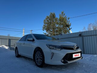 2017 Toyota Camry VII (XV50) Рестайлинг 2, белый, 2370000 рублей, вид 4