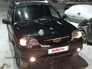 2013 Chevrolet Niva I Рестайлинг, чёрный, 600000 рублей, вид 2