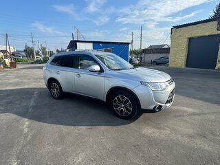 2014 Mitsubishi Outlander III Рестайлинг, серебристый, 2200000 рублей, вид 1