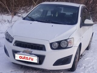 2013 Chevrolet Aveo II, белый, 700000 рублей, вид 1