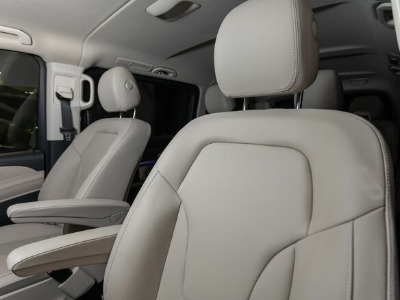 2024 Mercedes-Benz V-Класс 300 d длинный III (W447) Рестайлинг 2, чёрный - вид 11