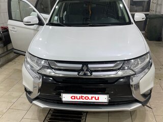 2016 Mitsubishi Outlander III Рестайлинг 2, белый, 1700000 рублей, вид 1