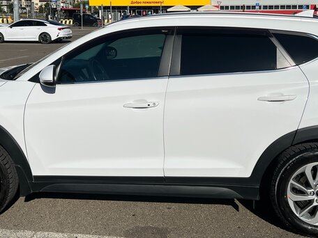2017 Hyundai Tucson III, белый, 2000000 рублей, вид 4