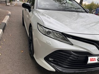 2019 Toyota Camry VIII (XV70), белый, 2500000 рублей, вид 3