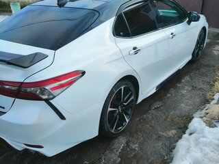 2018 Toyota Camry VIII (XV70), белый, 2800000 рублей, вид 3