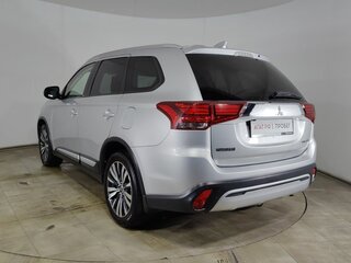 2019 Mitsubishi Outlander III Рестайлинг 3, серебристый, 1760000 рублей, вид 5