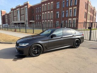 2020 BMW 5 серии 520d xDrive VII (G30/G31/G38) Рестайлинг, серый, 4600000 рублей, вид 4