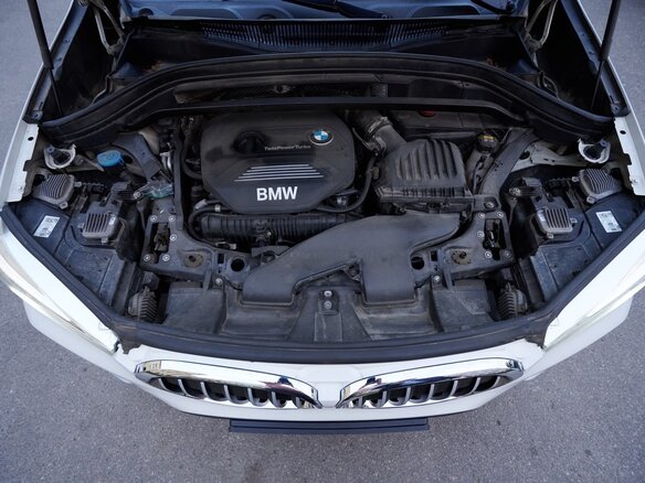 2015 BMW X1 20i xDrive II (F48), белый, 2140000 рублей - вид 22