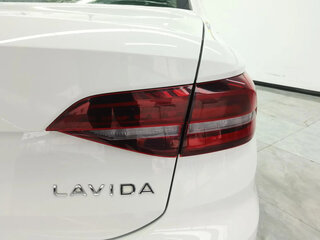 2022 Volkswagen Lavida III, белый, 1950000 рублей, вид 5