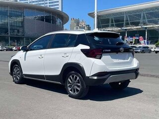 2023 Toyota Yaris L X XP150 Рестайлинг, белый, 1010000 рублей, вид 5