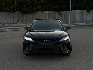 2021 Toyota Camry VIII (XV70), чёрный, 3450000 рублей, вид 2