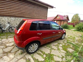 2007 Ford Fiesta Mk5, красный, 385000 рублей, вид 3
