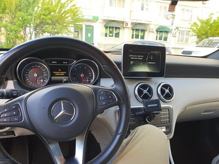 2015 Mercedes-Benz A-Класс 180 III (W176) Рестайлинг, зелёный, 1750000 рублей, вид 2