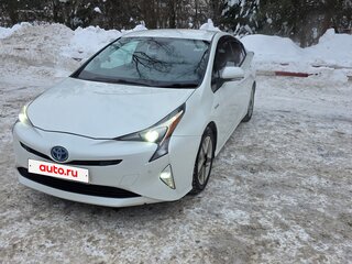 2016 Toyota Prius IV (XW50), белый, 1450000 рублей, вид 3