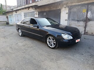 2001 Mercedes-Benz S-Класс 320 Long IV (W220), чёрный, 420000 рублей, вид 2