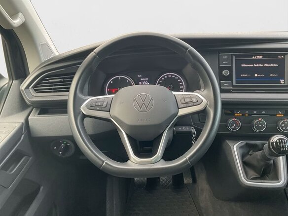 2022 Volkswagen Multivan T6 Рестайлинг, синий, 5350000 рублей - вид 8