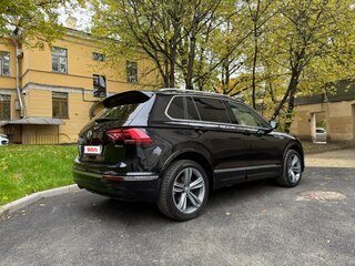 2018 Volkswagen Tiguan II, чёрный, 2570000 рублей, вид 5
