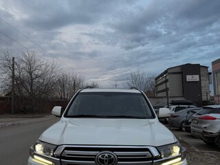 2015 Toyota Land Cruiser 200 Series Рестайлинг 1, белый, 4500000 рублей, вид 2