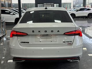 2021 Skoda Octavia IV (A8), белый, 2166000 рублей, вид 5