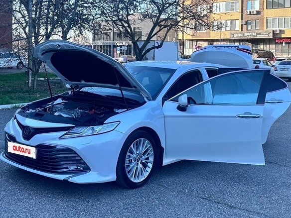2019 Toyota Camry VIII (XV70), белый, 2750000 рублей - вид 1