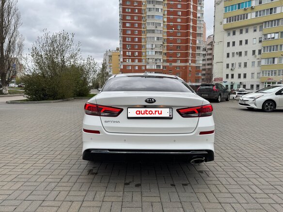 2019 Kia Optima IV Рестайлинг, белый, 2300000 рублей - вид 8