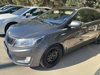 2013 Kia Rio 4-speed III, серый, 900000 рублей, вид 2