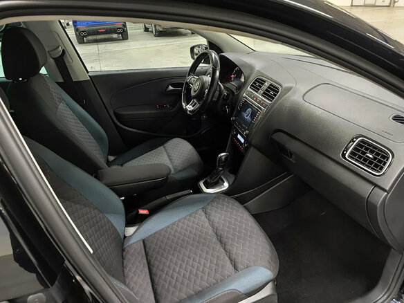 2019 Volkswagen Polo V Рестайлинг, чёрный - вид 10