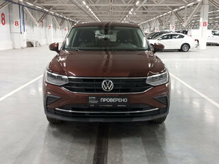 2021 Volkswagen Tiguan II Рестайлинг, коричневый, 2400000 рублей, вид 2