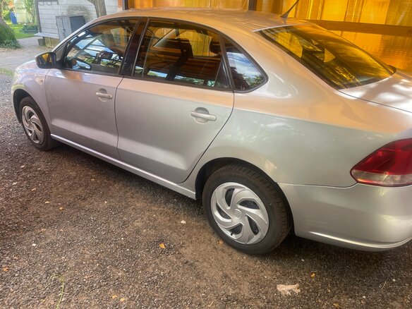 2013 Volkswagen Polo V, серебристый, 635000 рублей - вид 3