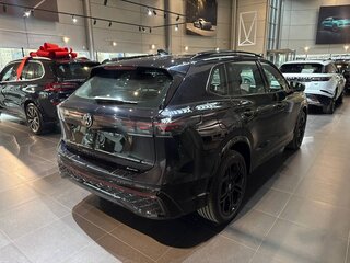 2026 Volkswagen Tiguan L Pro III (China Market), чёрный, 5100000 рублей, вид 5