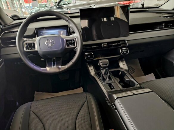 2026 Toyota RAV4 VI (XA60), чёрный - вид 14
