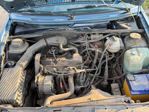 1990 Volkswagen Jetta KAT II, синий, 130000 рублей - вид 9