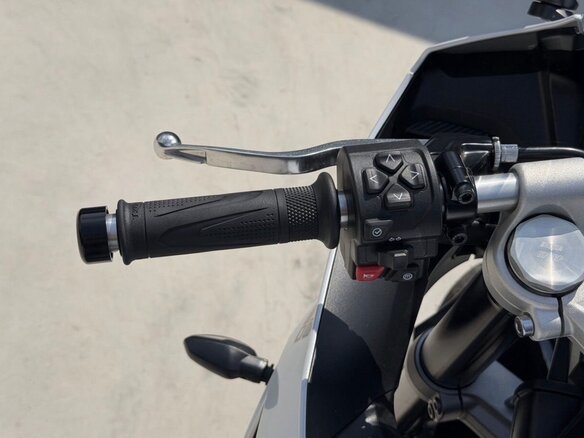 2025 Triumph Daytona 660, белый - вид 16