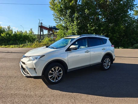 2017 Toyota RAV4 IV (XA40) Рестайлинг, белый, 2180000 рублей, вид 1