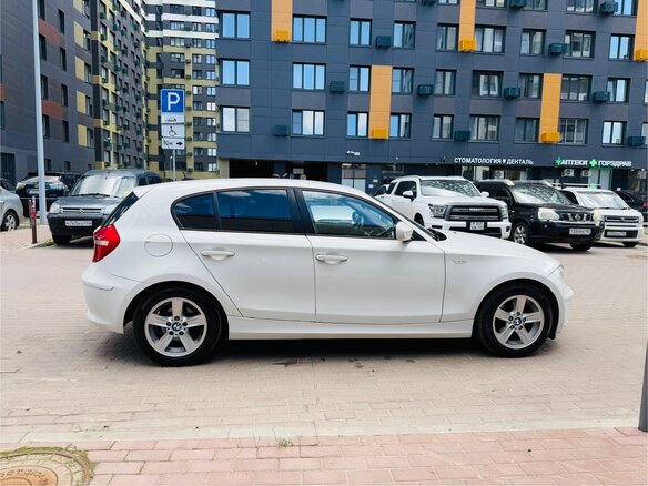2011 BMW 1 серии 116i I (E81/E82/E87/E88) Рестайлинг, белый, 805000 рублей - вид 3