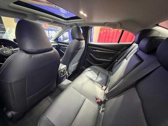 2023 Mazda 3 Axela IV (BP), белый, 1560000 рублей - вид 9