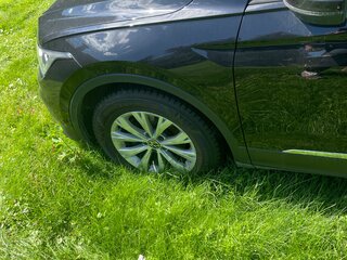 2022 Volkswagen Tiguan II Рестайлинг, чёрный, 3000000 рублей, вид 2