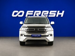 2017 Toyota Land Cruiser 200 Series Рестайлинг 2, белый, 5999999 рублей, вид 3