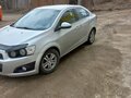 2014 Chevrolet Aveo II, серебристый, 669000 рублей - вид 3