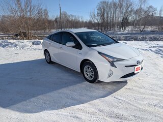 2016 Toyota Prius IV (XW50), белый, 1450000 рублей, вид 2