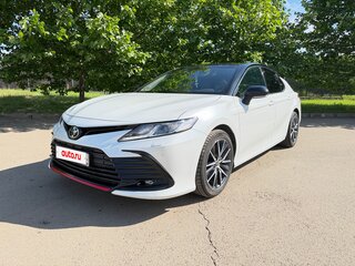 2021 Toyota Camry VIII (XV70) Рестайлинг, белый, 3200000 рублей, вид 1