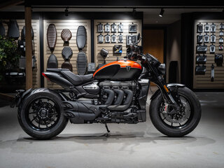 2026 Triumph Rocket 3, оранжевый, 3890000 рублей, вид 5