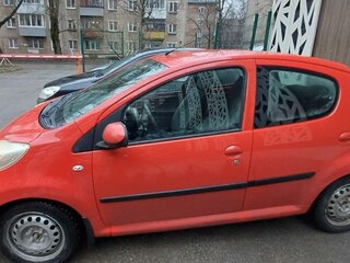 2007 Peugeot 107 I, красный, 400000 рублей, вид 2