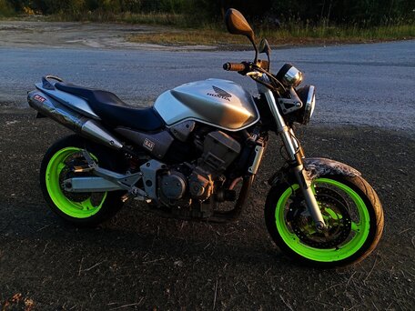 2002 Honda CB 900F Hornet, серебристый, 375000 рублей, вид 2