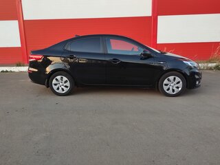 2017 Kia Rio III Рестайлинг, чёрный, 950000 рублей, вид 2