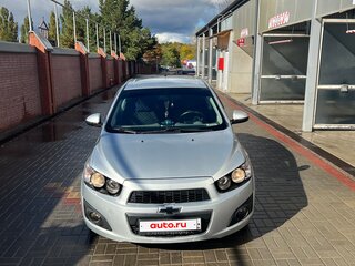 2014 Chevrolet Aveo II, серебристый, 700000 рублей, вид 1