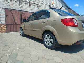2010 Kia Rio II Рестайлинг, бежевый, 560000 рублей, вид 3