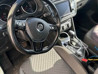 2017 Volkswagen Tiguan II, белый, 2450000 рублей, вид 4