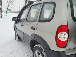 2013 Chevrolet Niva I Рестайлинг, серебристый, 550000 рублей, вид 4